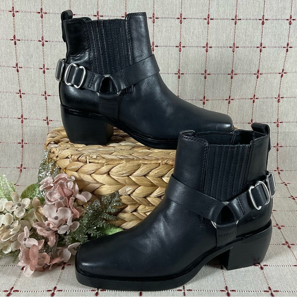 Sam Edelman “Bellamie” Black Leather Chunky Heel Ankle Bootie Square Toe Sz 5